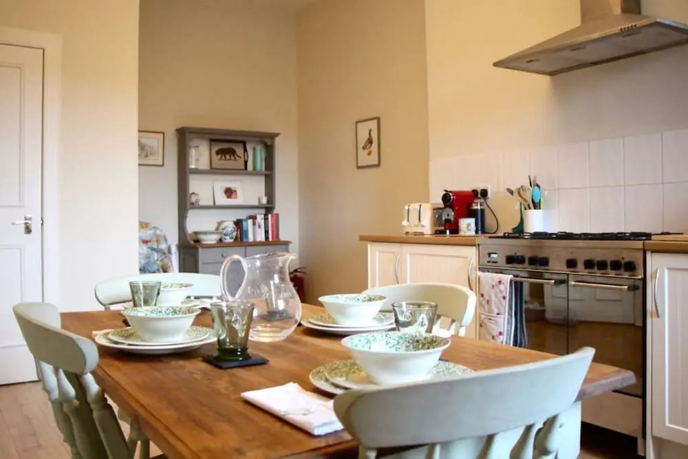 Classic 2 Bedroom Edinburgh Flat