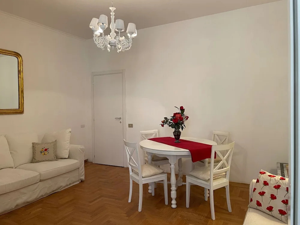 Elegant Apt-typical Roman Palazzina Pz Alessandria