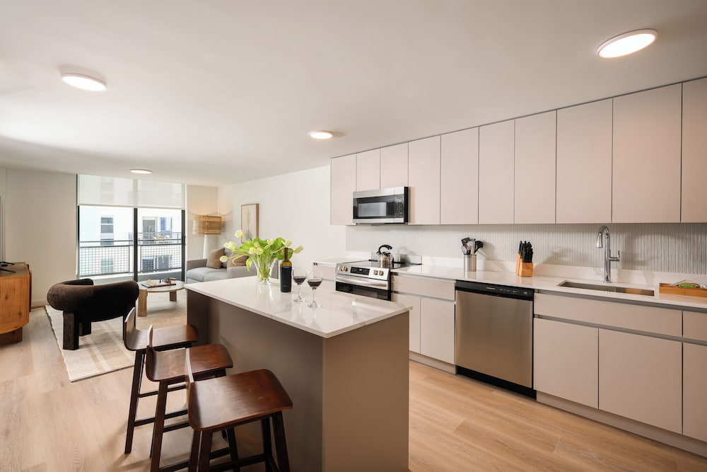 Sense28 Edgewater, an AvantStay Hotel