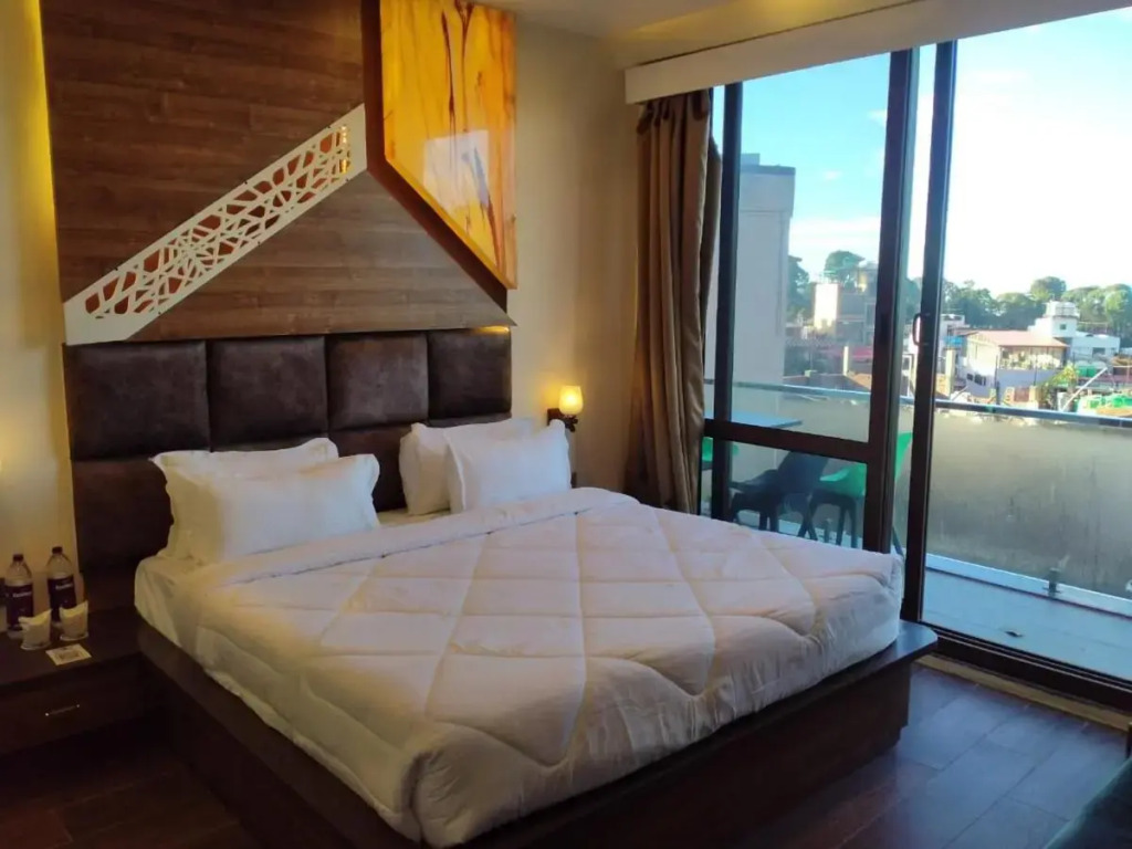 Hotel Leosh Lansdwone