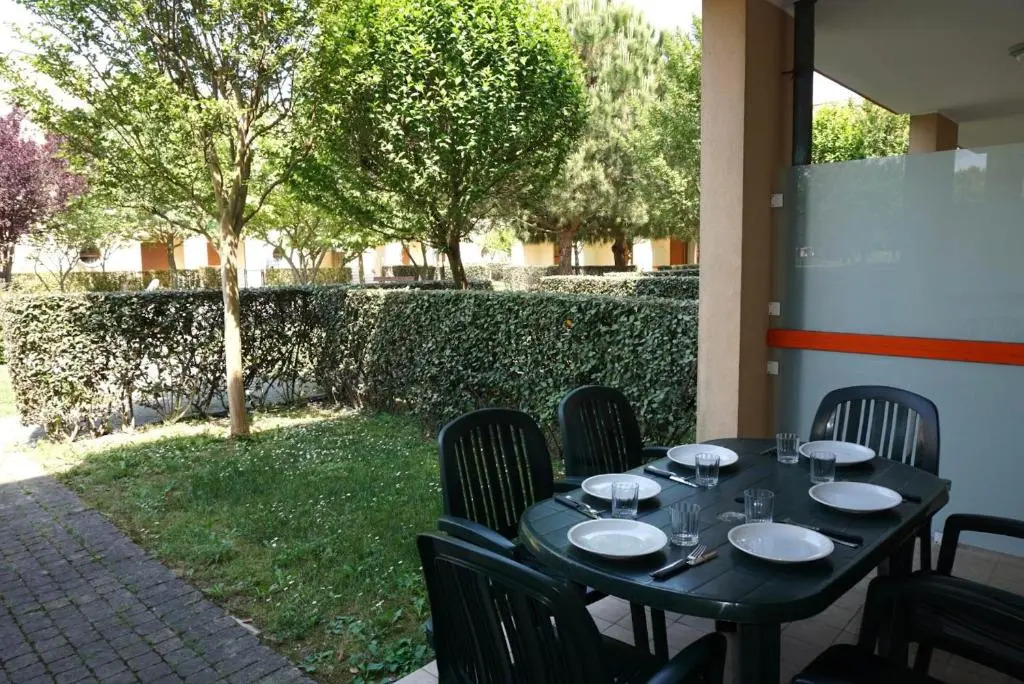 Modern Residence With Pool Quiet Location - Apartment With Private Garden