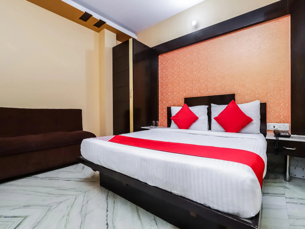 OYO 362 Hotel J P Inn
