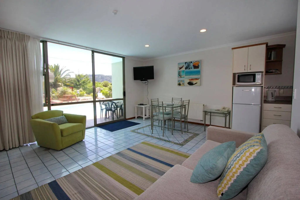 Breakers Motel