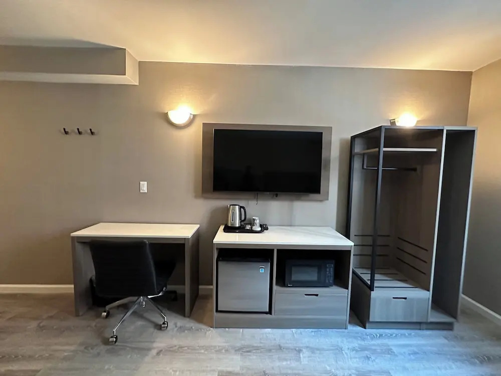 Regal Inn & Suites New York LaGuardia Hotel