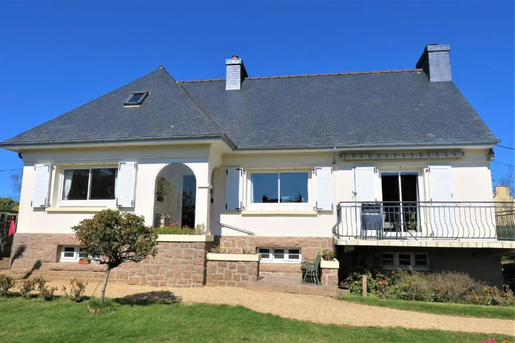 Maison avec WIFI, jardin, à 900m de la plage de Trestraou à PERROS-GUIREC Ref 849