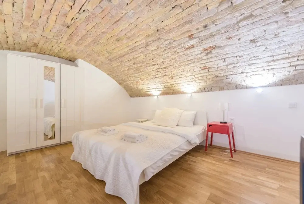 Central King Apartment