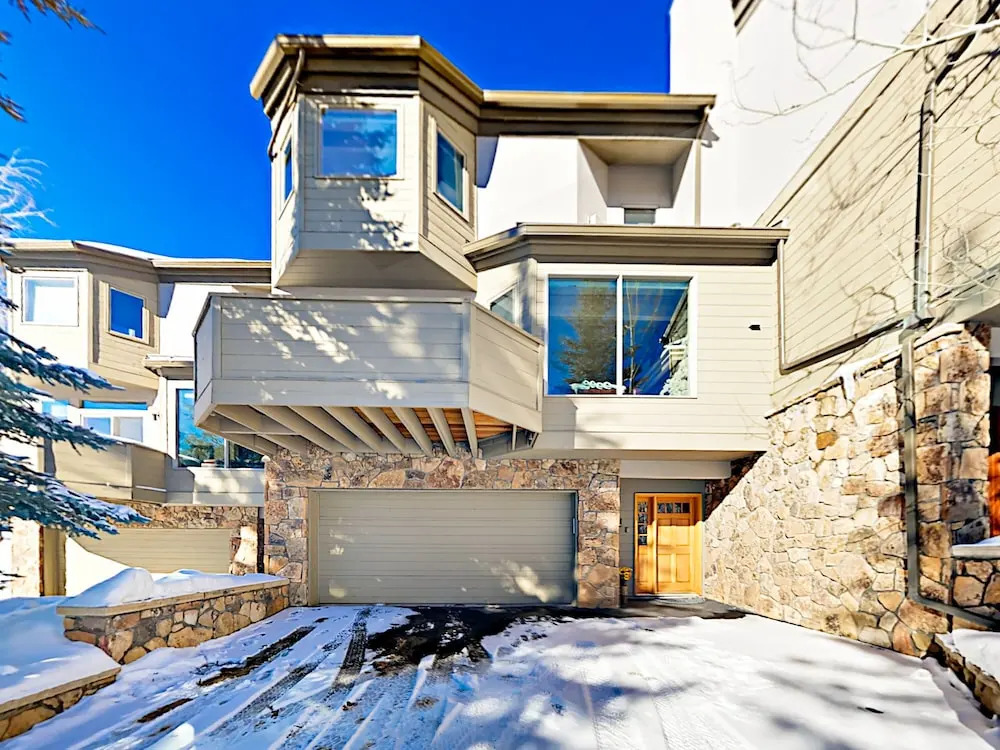 Exclusive Mountain Retreat #B - 4 Br Duplex