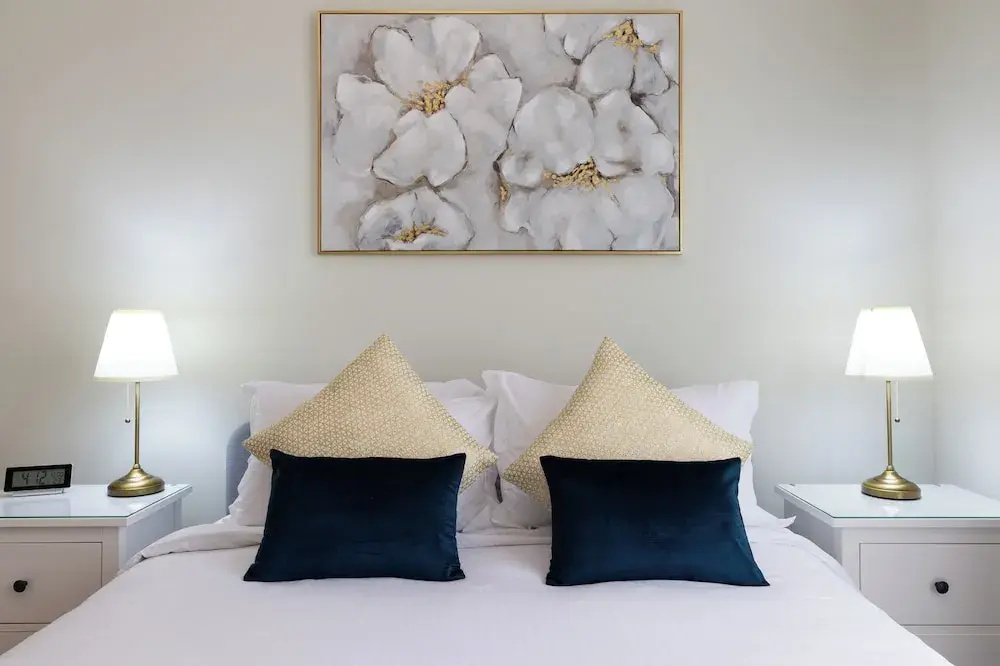 Waves - Stylish 1BR Close to IMG World & Global Village