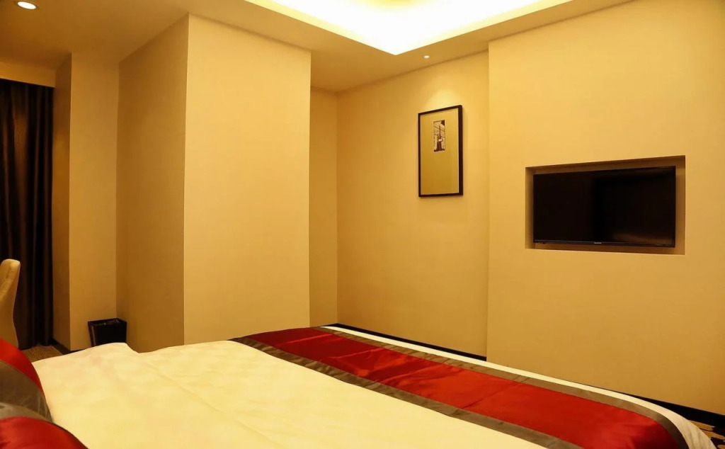Green Oriental Hotel (Shenzhen Pinghu South China City Hehua subway station)