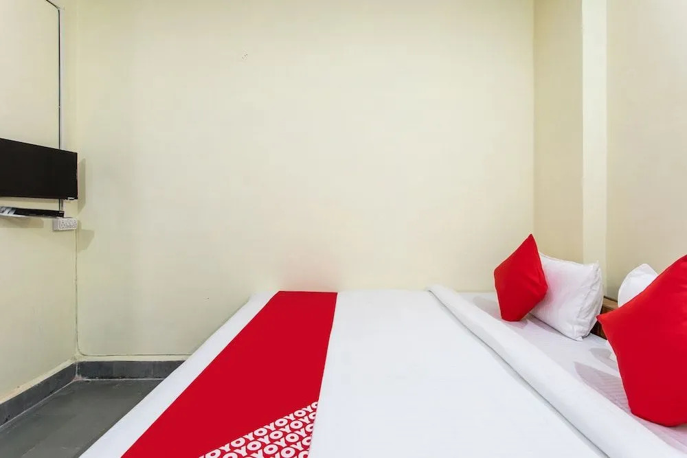 Oyo 24844 Hotel Samrat