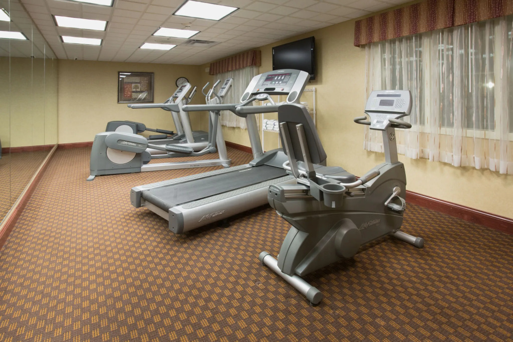 Holiday Inn Express & Suites Mitchell by IHG