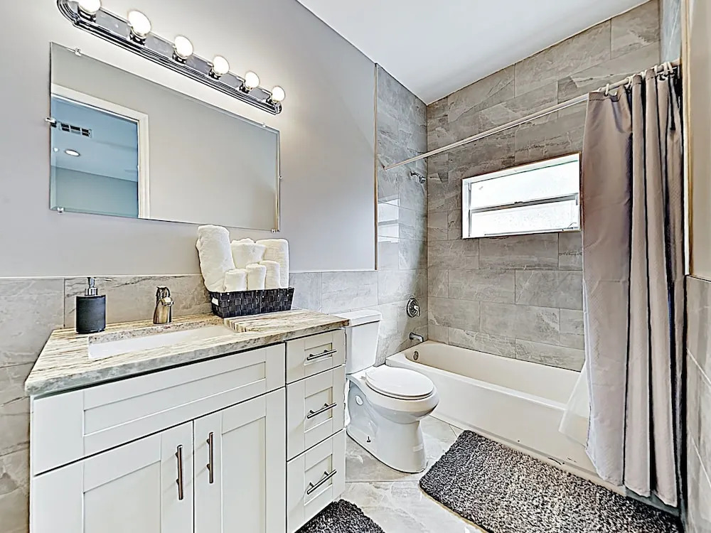 New Listing! Sumptuous Near Beach W/ Pool 3 Bedroom Home