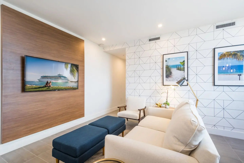 Luxury 2 bedroom apt in South Beach 502