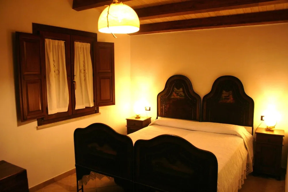 Villa Giardino Paradiso Cefalù con 13 posti letto e piscina riscaldata