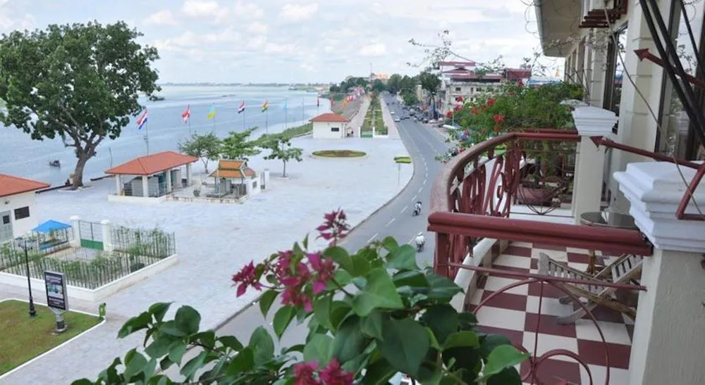 Cozyna Hotel