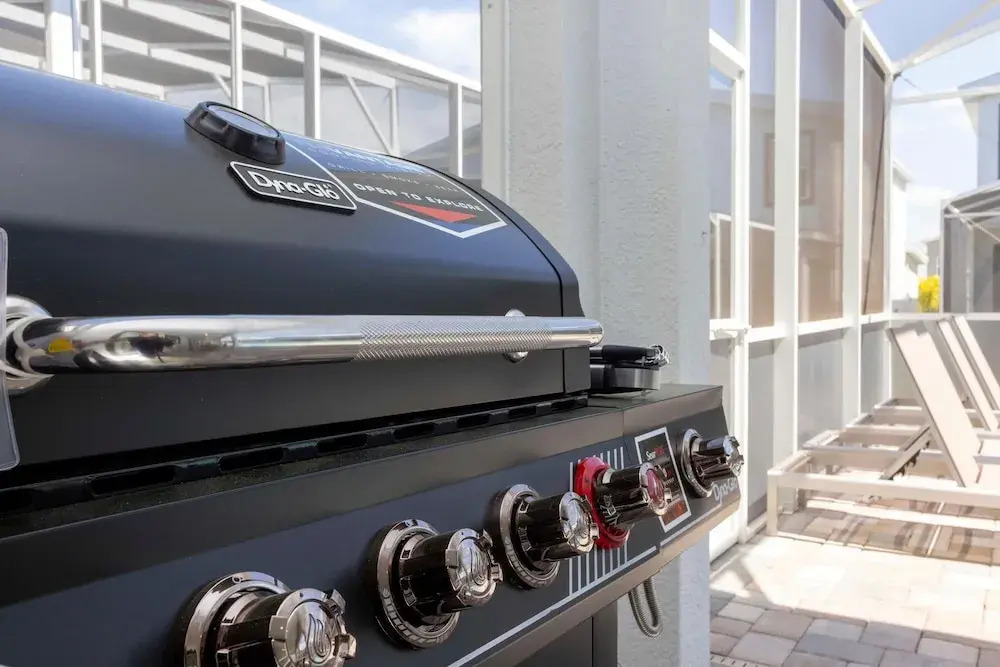 811 ST - 9BR Luxury Home: Private Pool