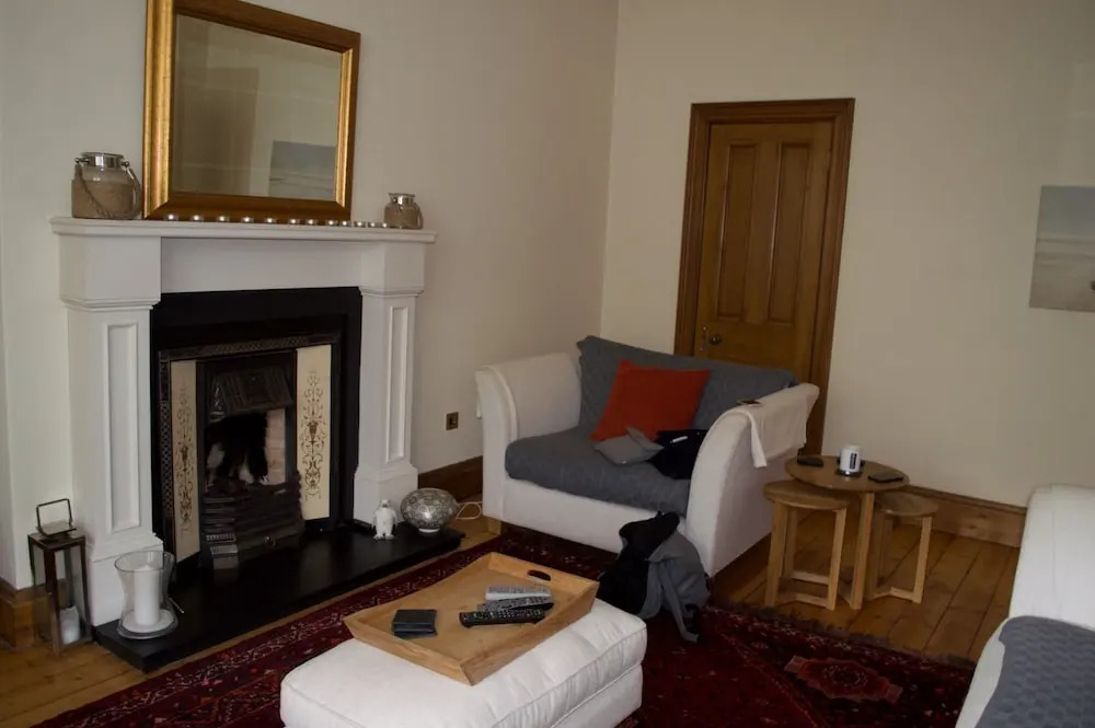 South Edinburgh 3 Bedroom Apartment With Garden