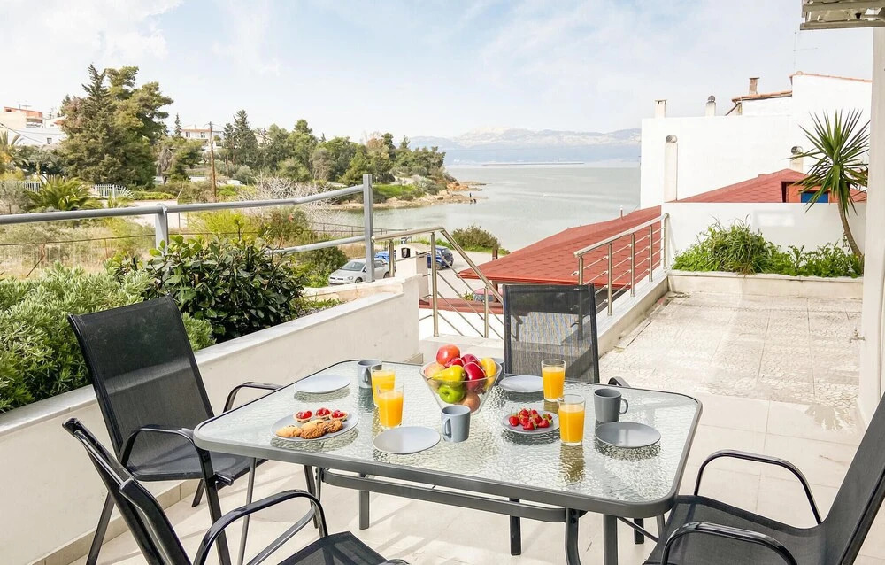 Beautiful Apartment in Chalkida With Wifi and 2 Bedrooms