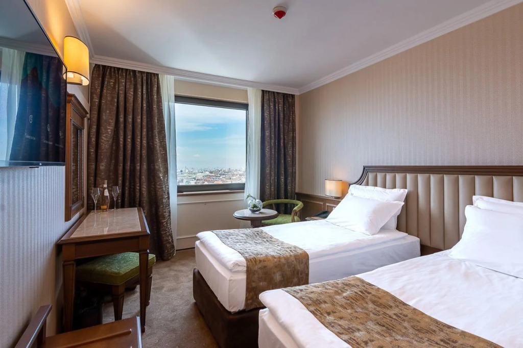Astoria Grand Hotel