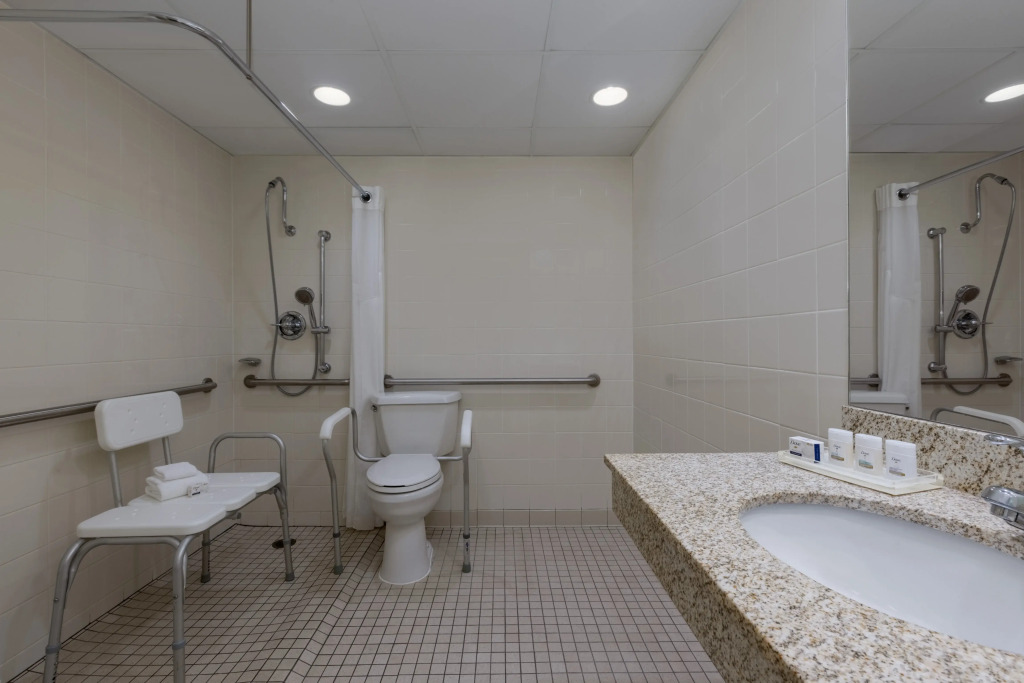 Holiday Inn Des Moines-Airport Conf Center by IHG