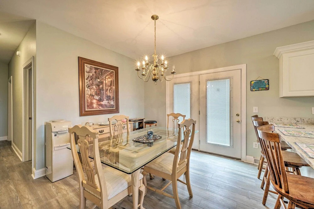 Updated Family Getaway: Walk to Sea Haven Beach!