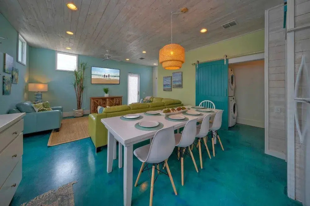 Third Sandbar & Seaglass Landing by Avantstay. Sleeps 30 2 Homes + Dual Pools + Outdoor Living Steps to Beach