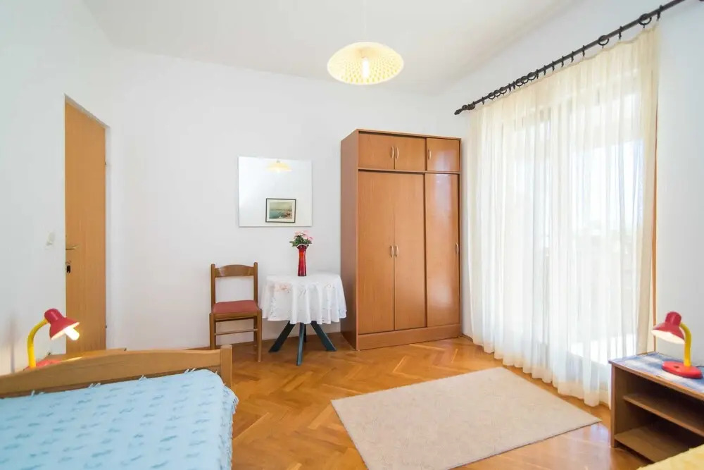 Comfortable Kastel Stafilic Apartment With Balcony