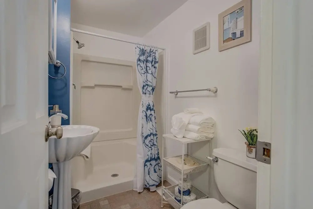 3 Bedroom Downtown with Firepit