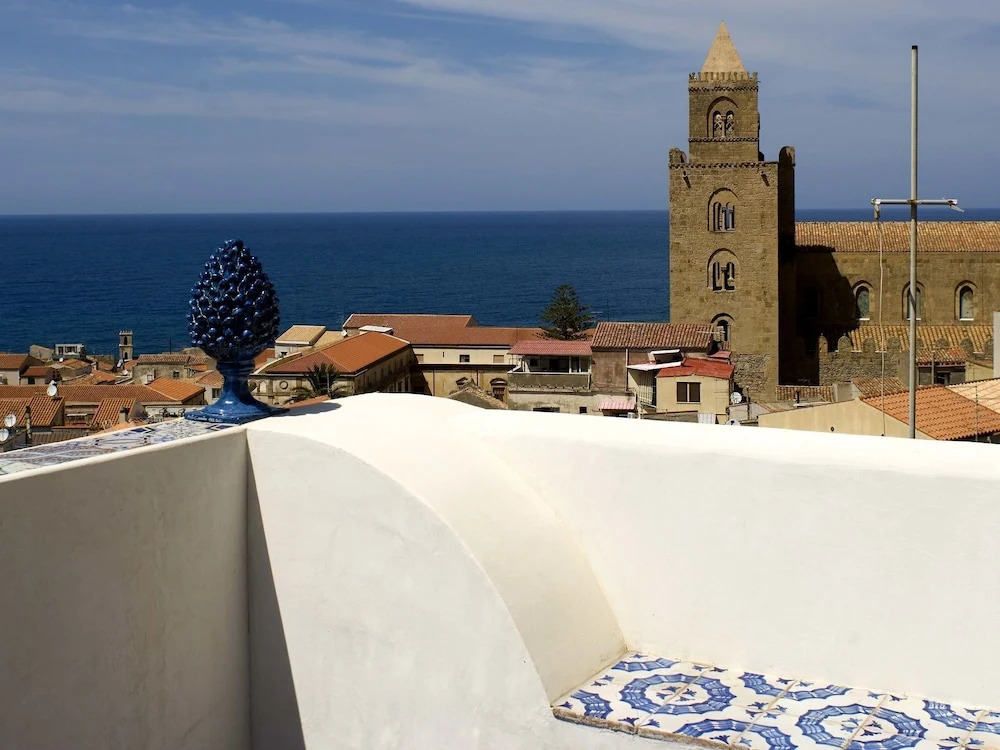 Modern Holiday Home in Cefalu With Terrace