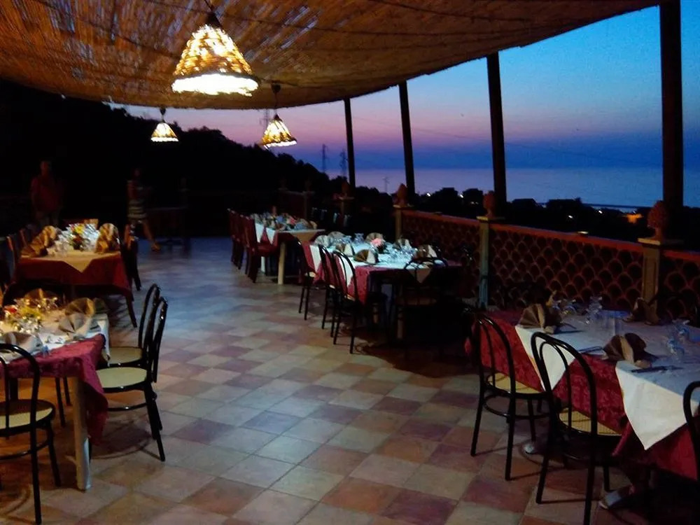 Red Hotel SantElia