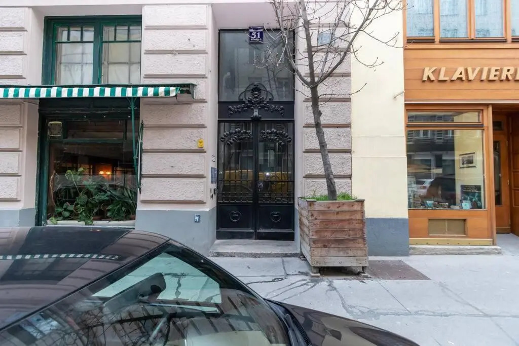 New, Central, In The Heart Of The 7Th Heaven