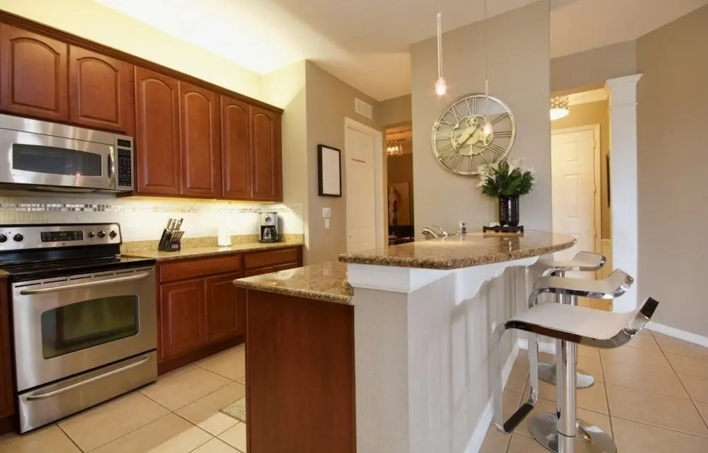 Lake View 3 Br Condo by RedAwning