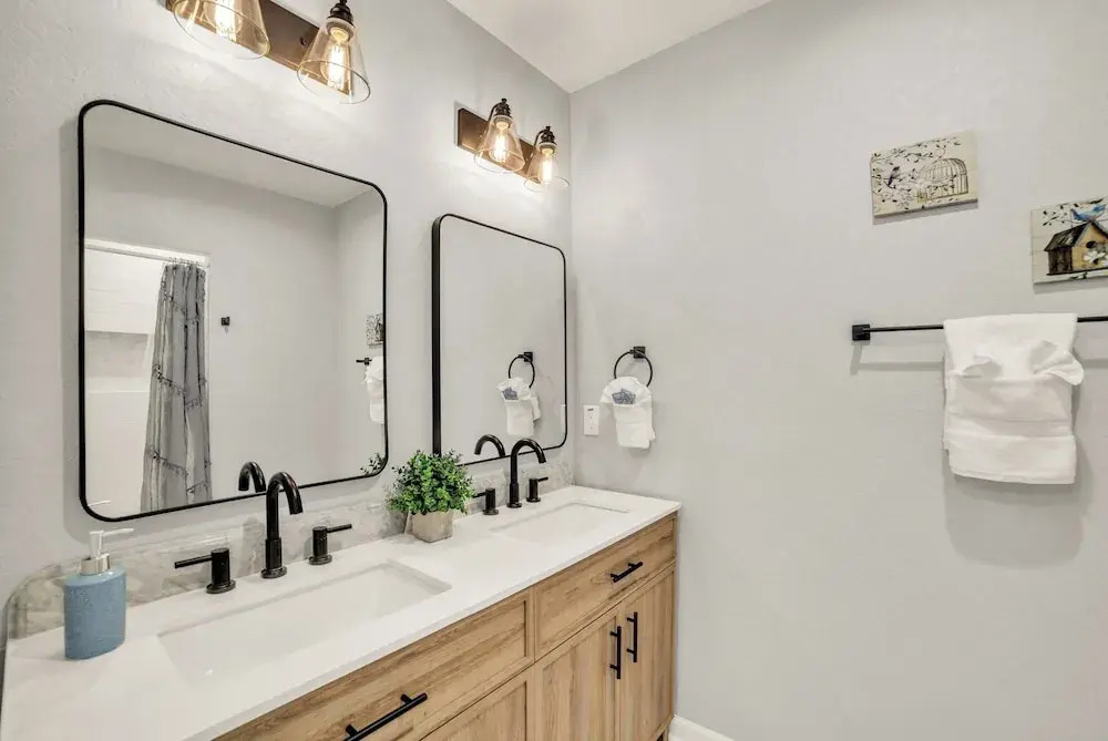 Spacious & Homey 4br/3ba W/amenities Near Downtown