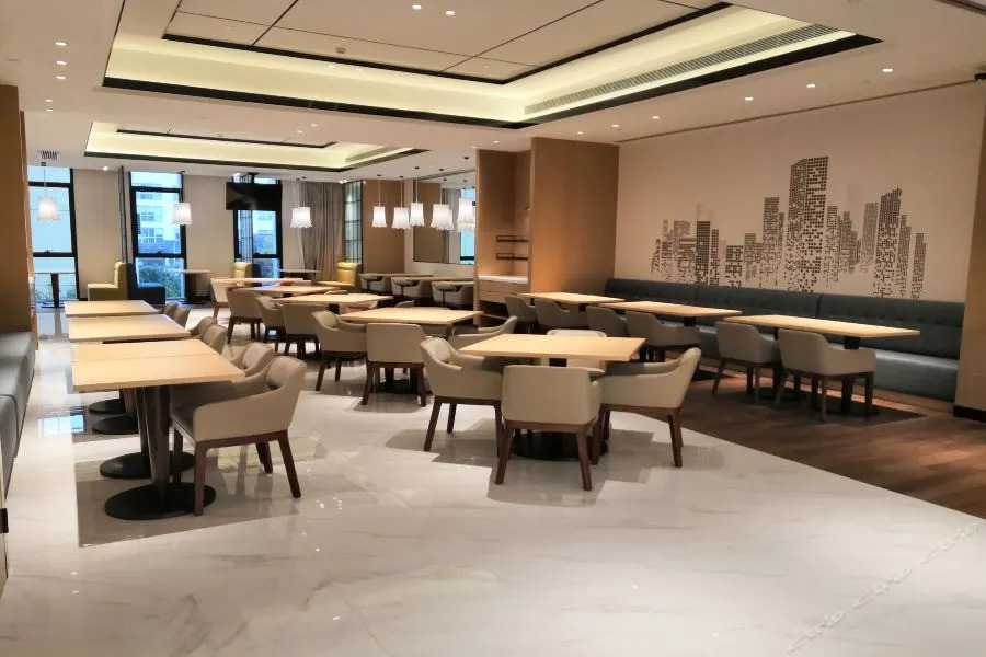 The Hotel V (Shanghai Hongqiao Hub)
