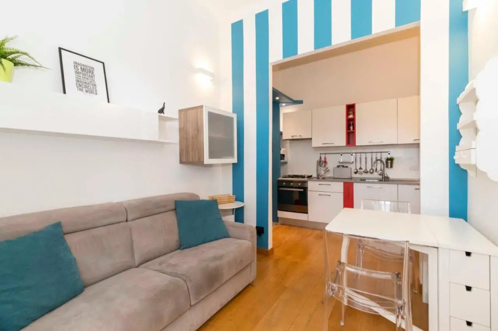 BOOK NOW! Apt x4 a few steps from Valentino's Park
