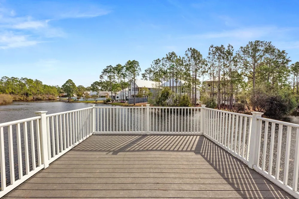 Remarkably Updated 3/2 in Seagrove Highlands - Gulf Views Sleeps 9