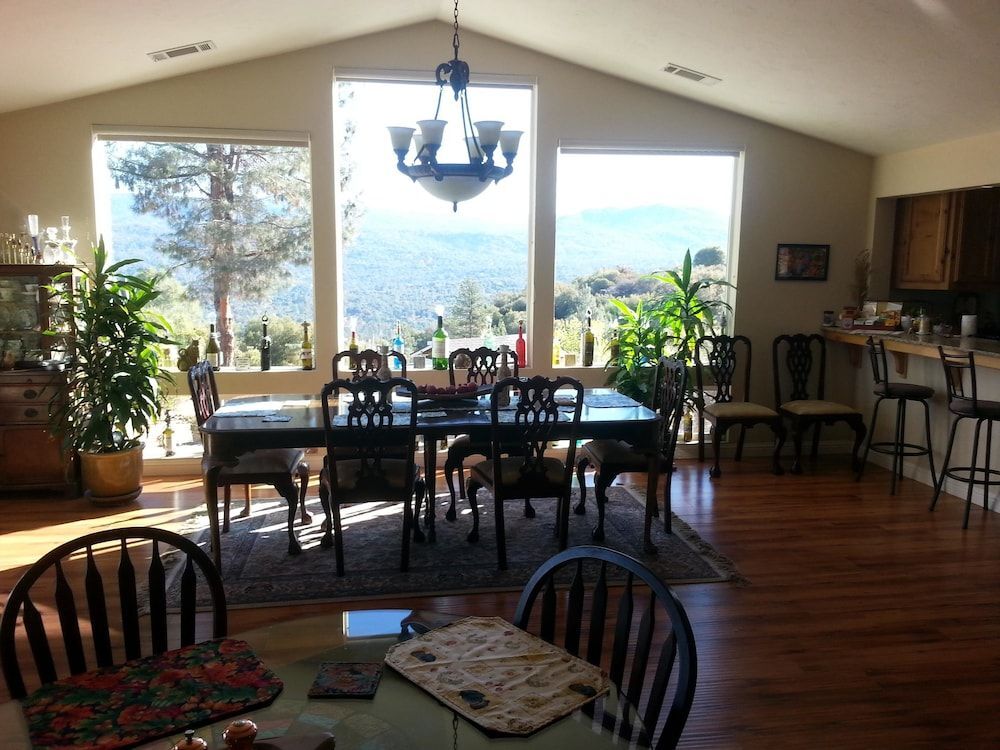 Yosemite Sierra View Bed & Breakfast