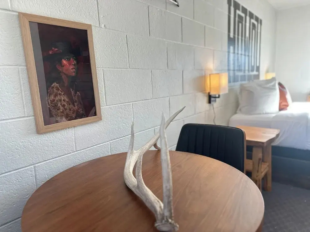 Elk Antler Inn