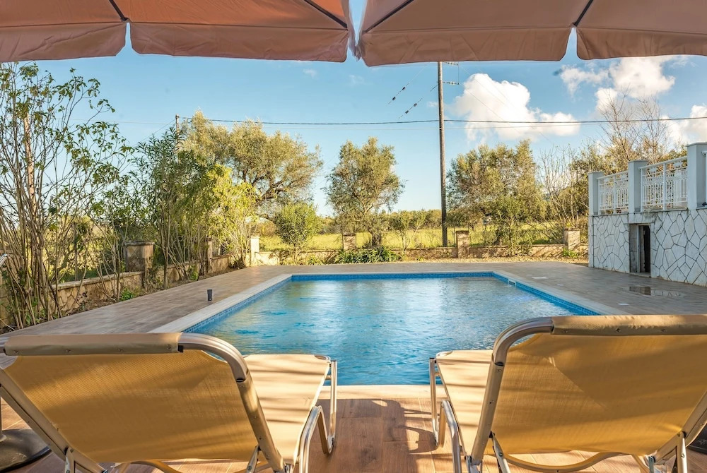 Zante 5 bedroom Villa with private pool and basketball court
