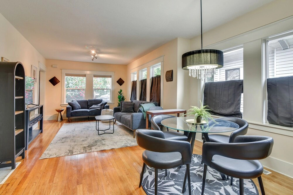 Main Street Retreat! Urban Cottage in Vancouver