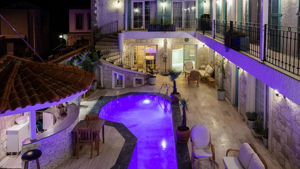 Avlu Alaçatı Boutique Hotel