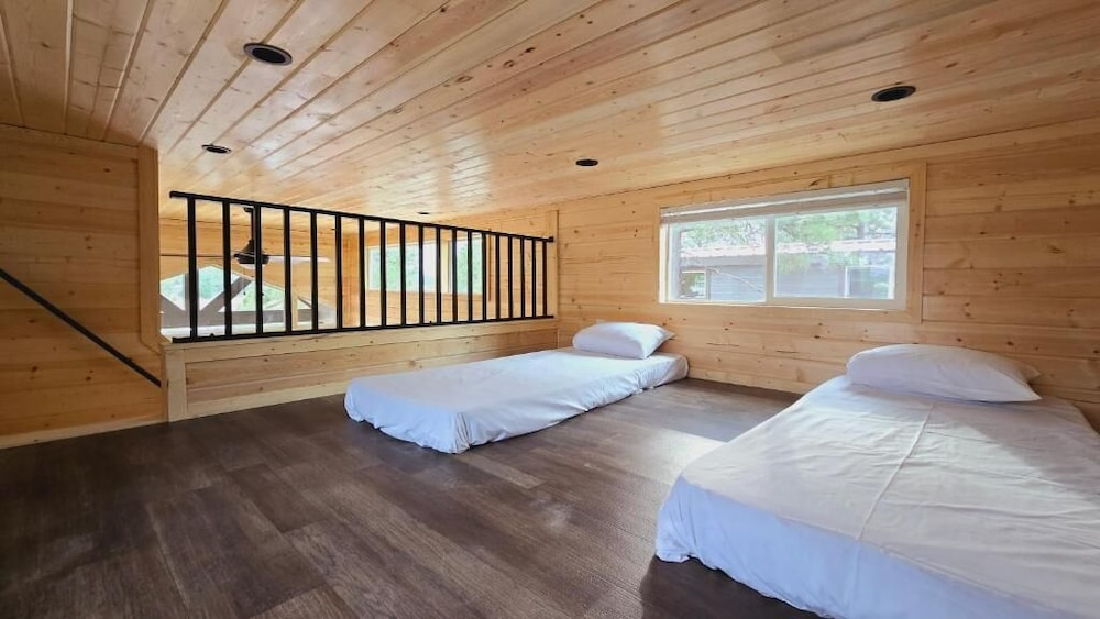 Luxury Cabin with Mountain View 4A