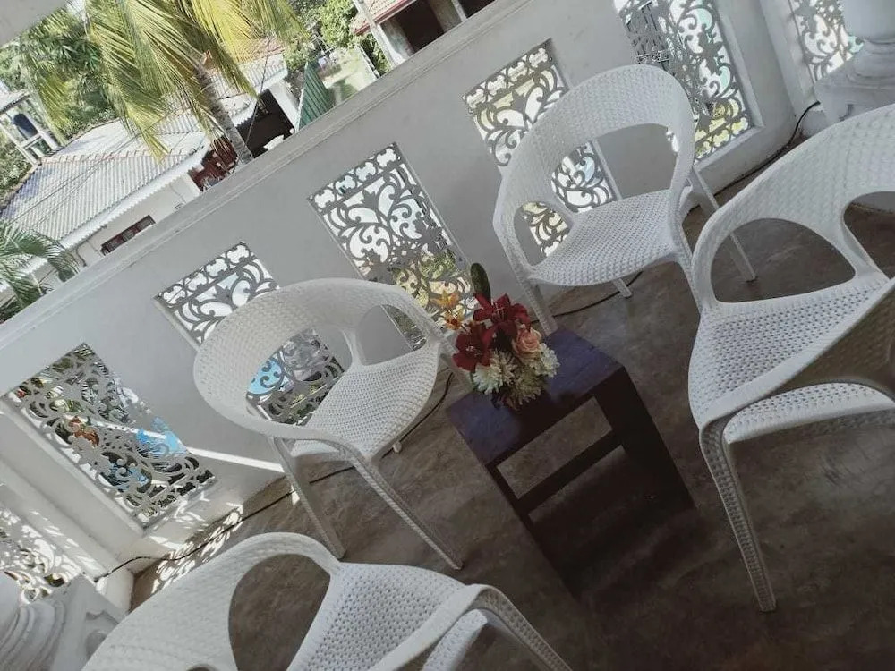 Diyon Airport Villa