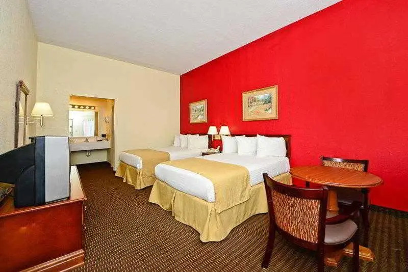 Manchester Heritage Inn & Suites