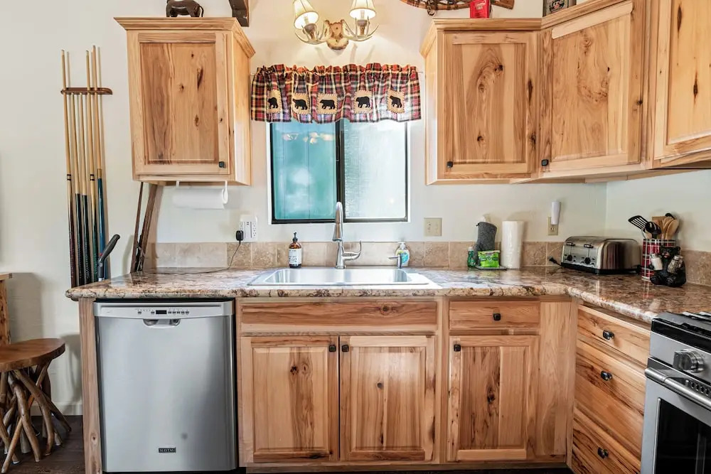 High Hopes - Walk to Lake & Village, Bumper Pool, Fireplace
