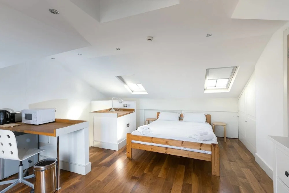 Modern Studio With Private Terrace - Swiss Cottage