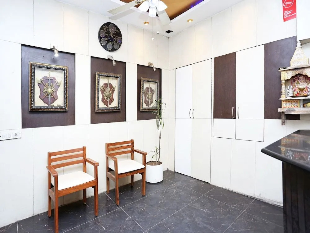 Oyo 13338 Hotel Atithi