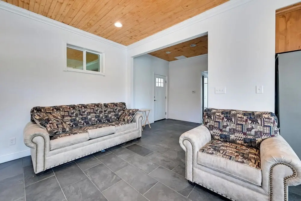 6 Mi to Rough River Lake! Waterfront Home w/ Deck