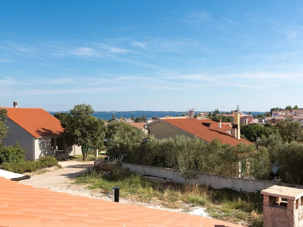 Spacious Holiday Home With Swimming Pool Near Sea in Vodnjan