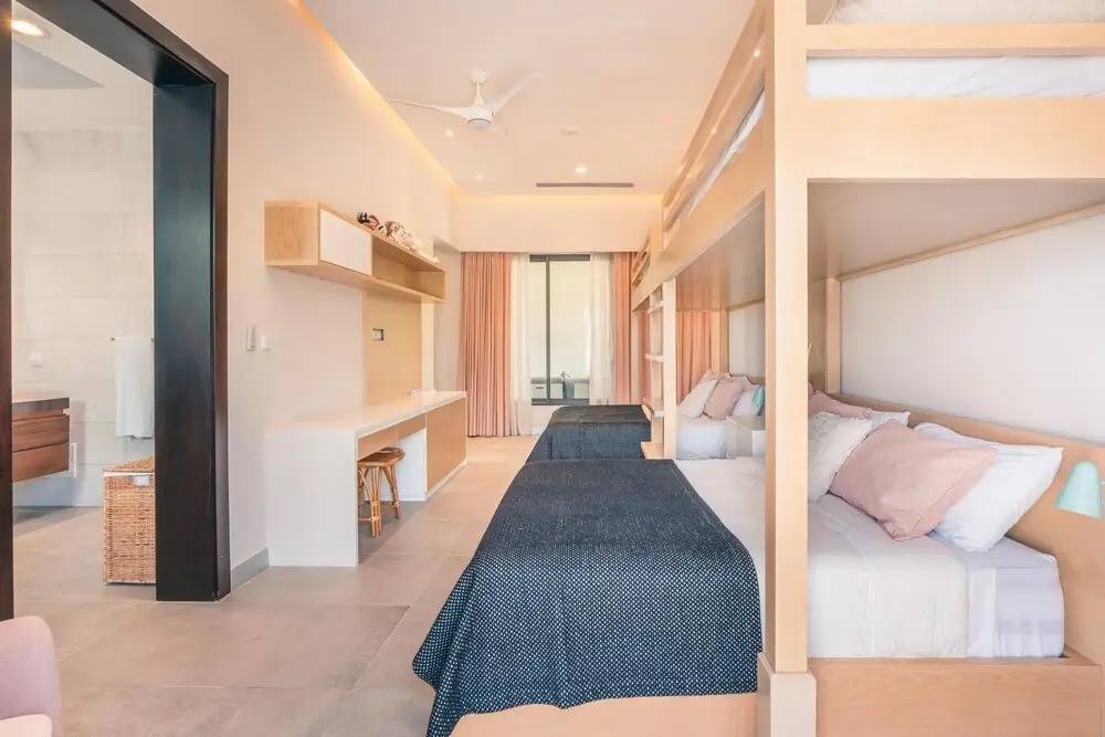 Feel at Home in This Wonderful Villa w Butler Included